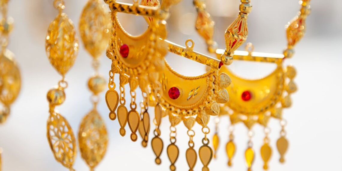 Gold prices touche 407 mark in uae ; how is buyer market behaving? 10 Yy 103 2