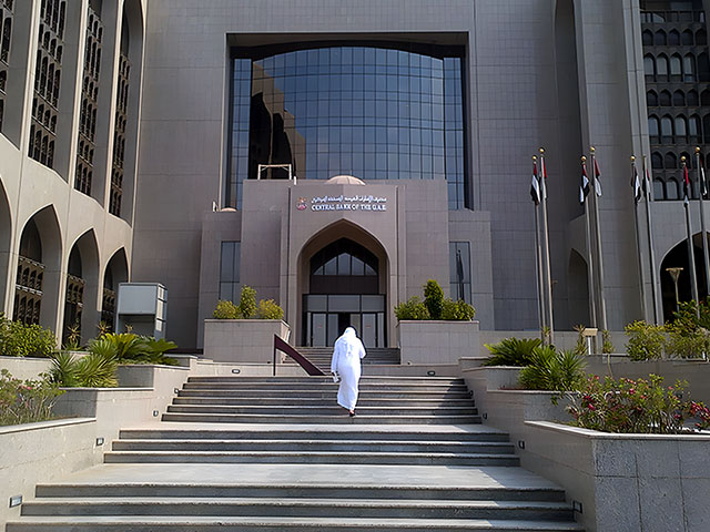UAE Central Bank Scraps Minimum Salary Requirement for Personal Loans